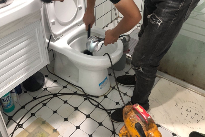 阳原马桶堵塞自己疏通还是找师傅？专业上门服务让你省时更省心